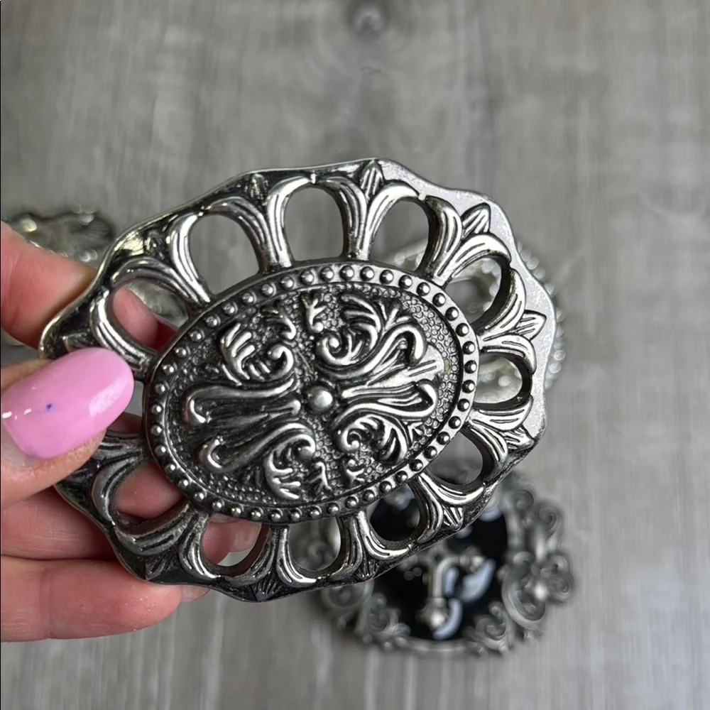 Intricate Silver and Black Belt Buckles Set (5) - Picture 5 of 8